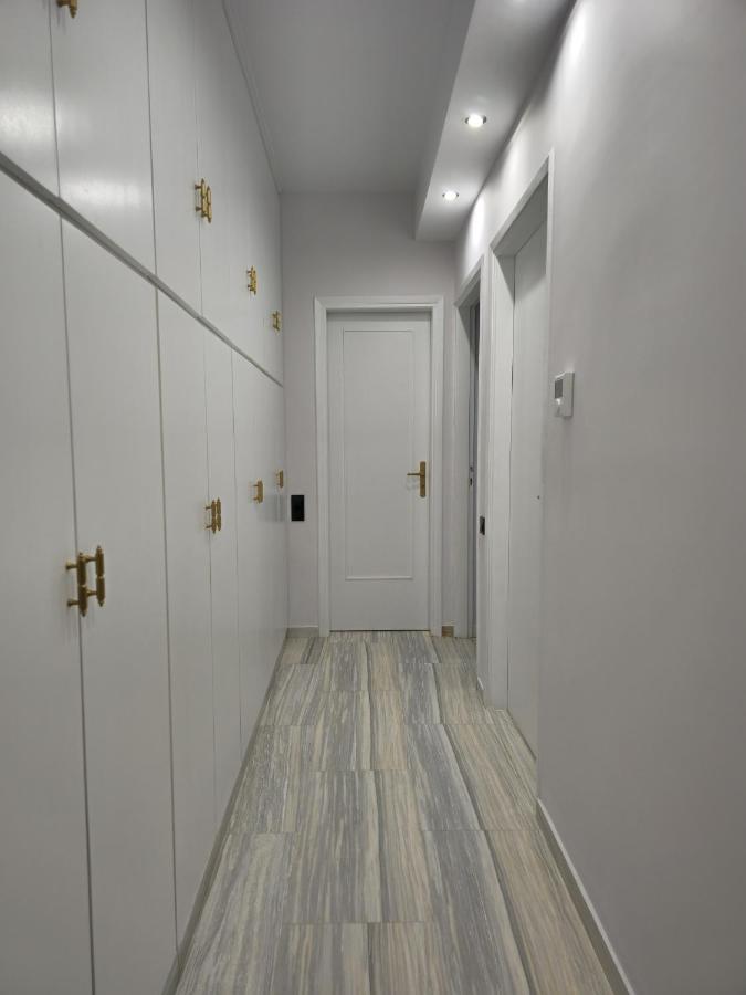 Modern Garden View Apt In Voula, Athens - Luxe Luaran gambar