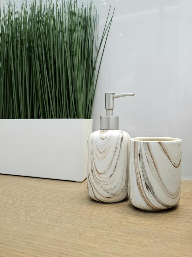 Modern Garden View Apt In Voula, Athens - Luxe Luaran gambar