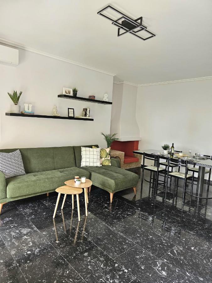 Modern Garden View Apt In Voula, Athens - Luxe Luaran gambar