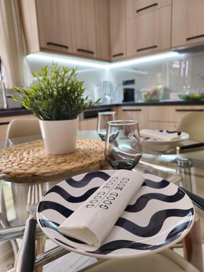 Modern Garden View Apt In Voula, Athens - Luxe Luaran gambar
