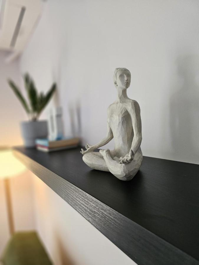 Modern Garden View Apt In Voula, Athens - Luxe Luaran gambar