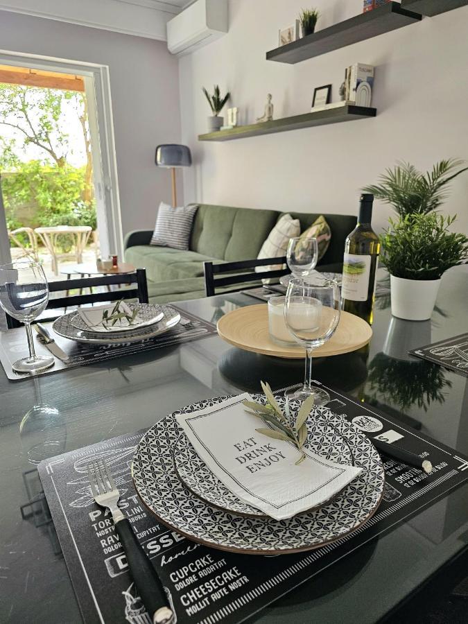 Modern Garden View Apt In Voula, Athens - Luxe Luaran gambar
